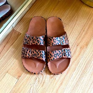 Freedom Moses Leopard Sandals Slides 10 EUC
